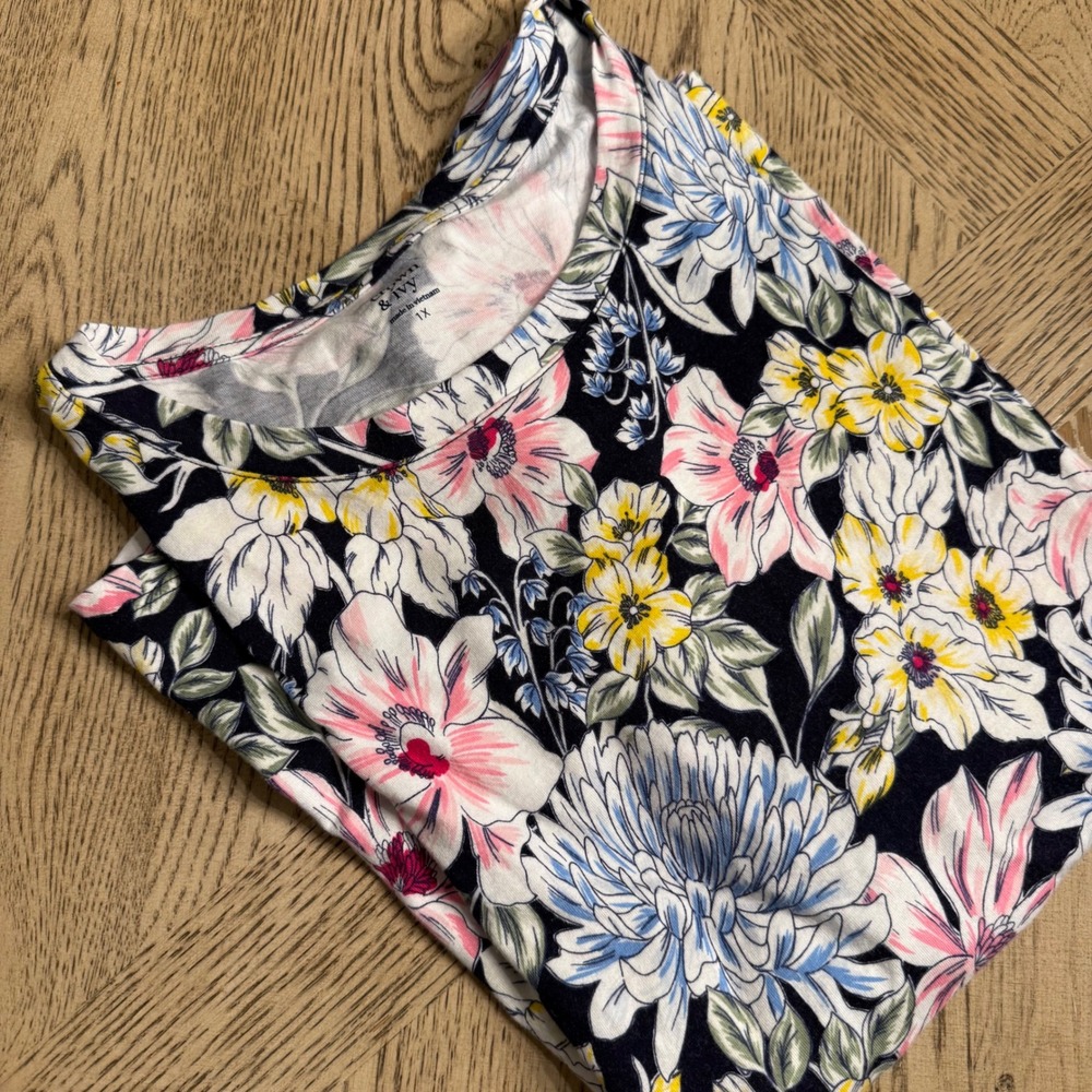 Crown & Ivy Womens 1X Floral Short Sleeve Top Navy Pink Blue Cotton Modal Blend‎